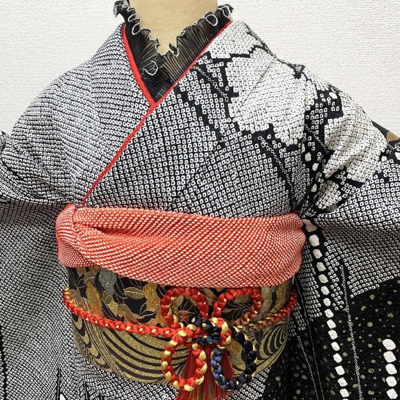 412z7☆振袖 総絞り 金彩 梅 松の葉 身幅広め 黒☆美品 成人式 結婚式