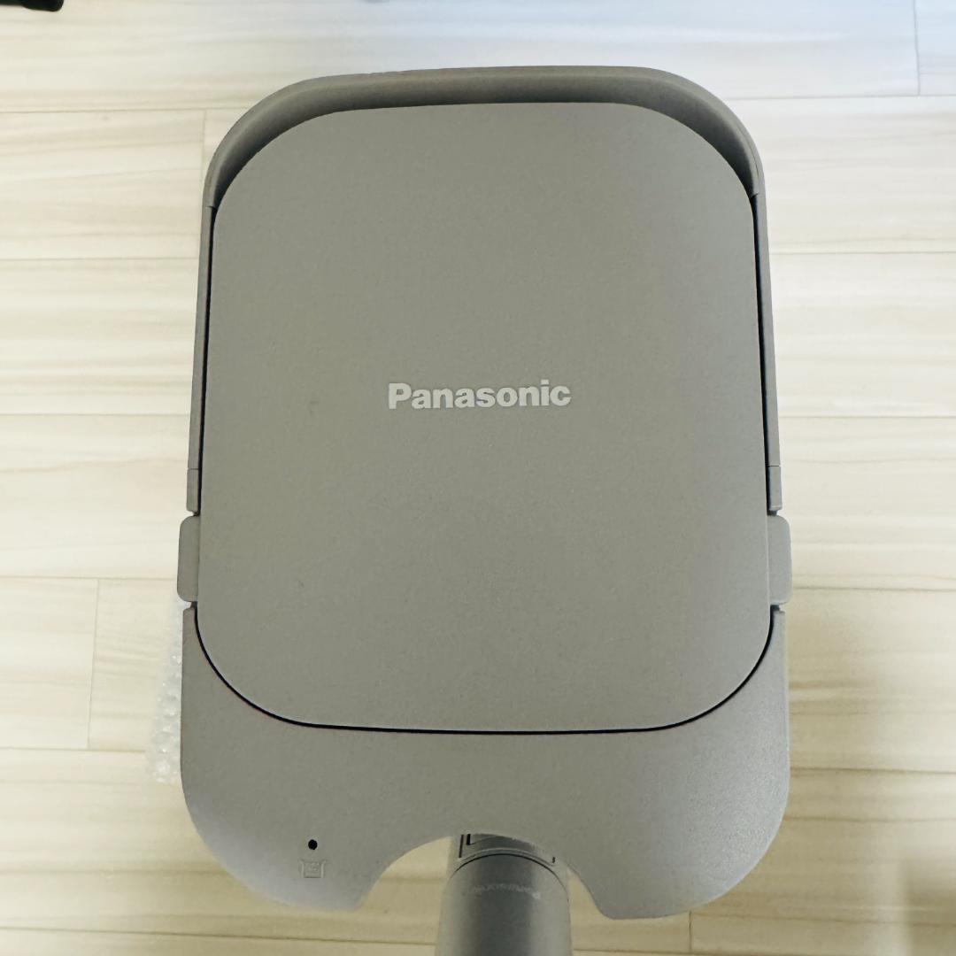 Panasonic パナソニック コードレス掃除機　MC-NS70F