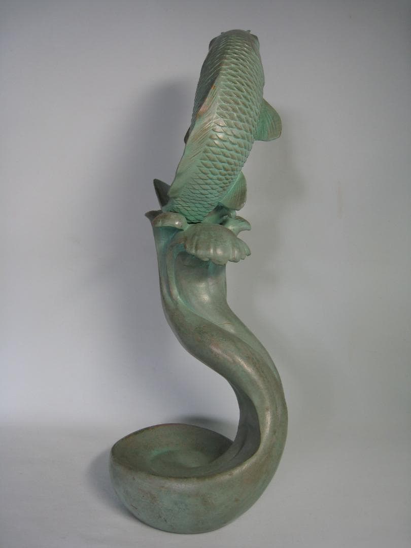 銅製　鯉の滝昇り置物　高さ約39㎝　立身出世のシンボル　家運上昇