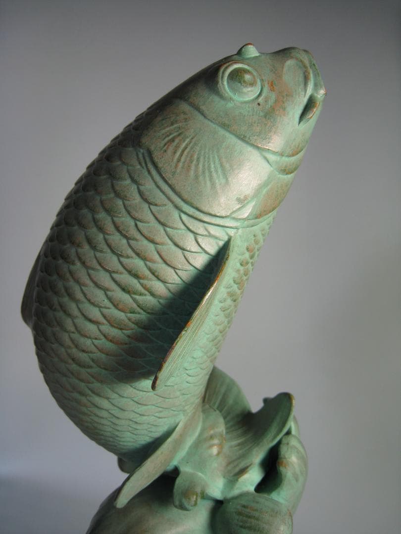 銅製　鯉の滝昇り置物　高さ約39㎝　立身出世のシンボル　家運上昇