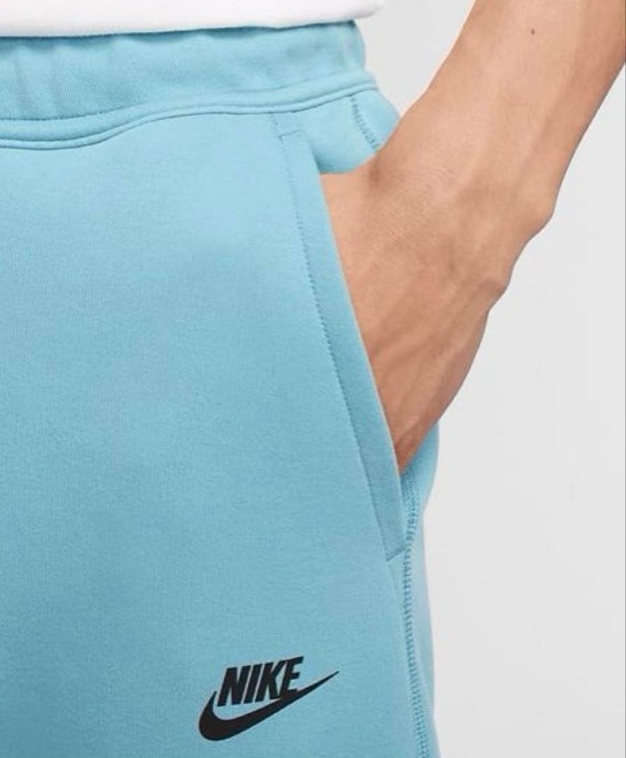 新品未使用 Nike テックフリース スリムフィットＬ