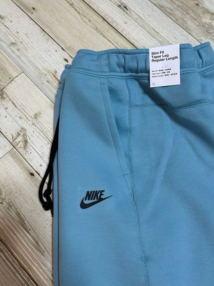 新品未使用 Nike テックフリース スリムフィットＬ