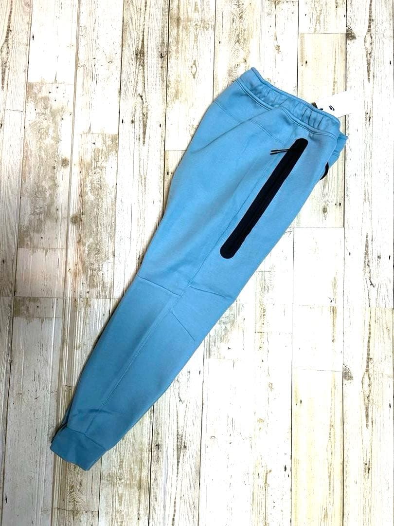 新品未使用 Nike テックフリース スリムフィットＬ