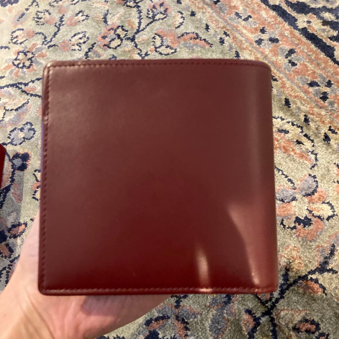 Cartier カルティエ　エンボスロゴ　二つ折り財布 ボルドー