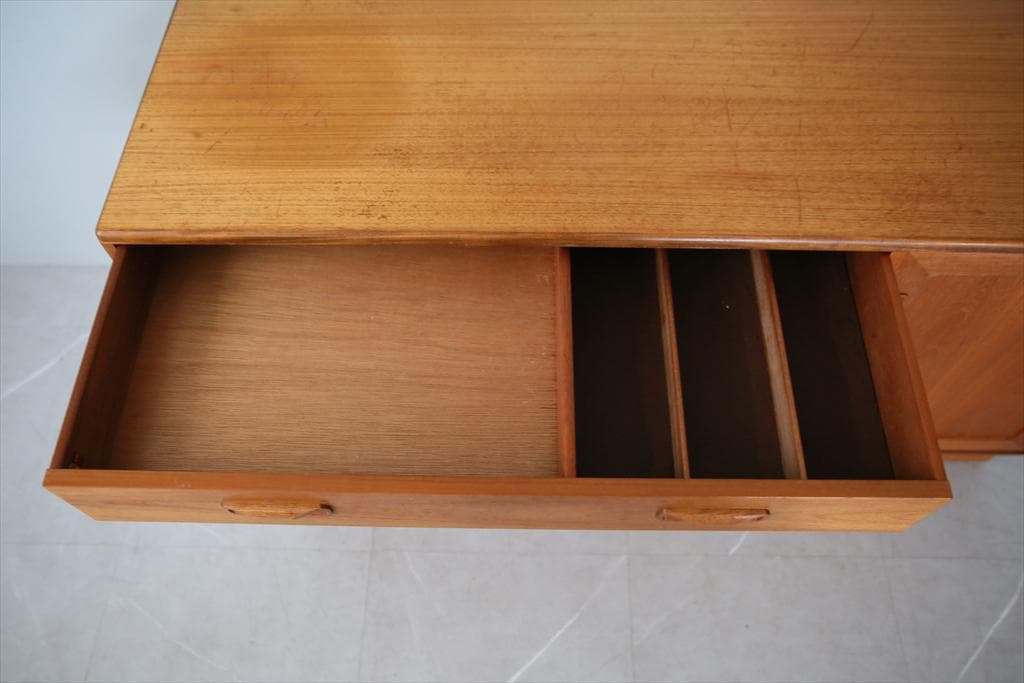 英国アンティークG-PLANジープラン製サイドボード/チェスト(92-140)