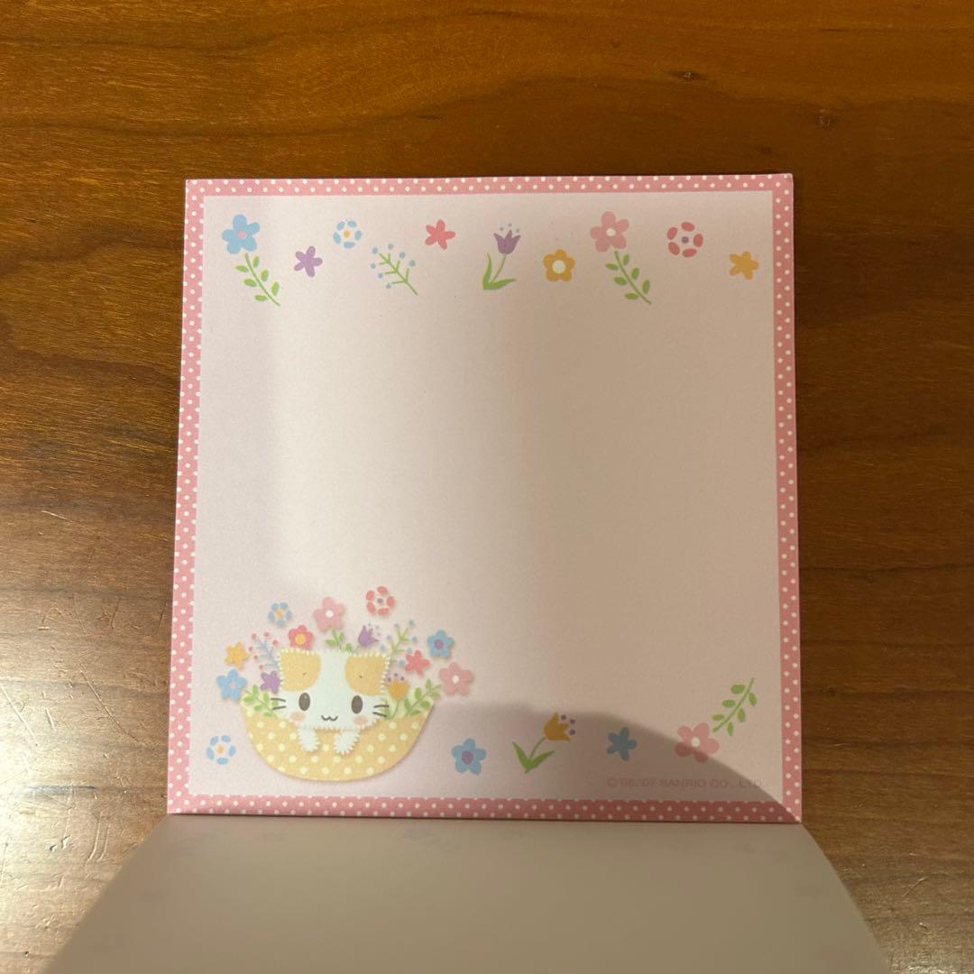 サンリオ　マシュマロみたいなふわふわにゃんこ　メモ帳