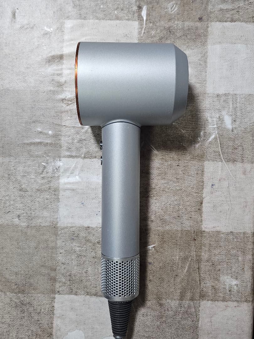 週末限定価格　保証付　ダイソン　メンテナンス済み　dyson hd08　ゴールド