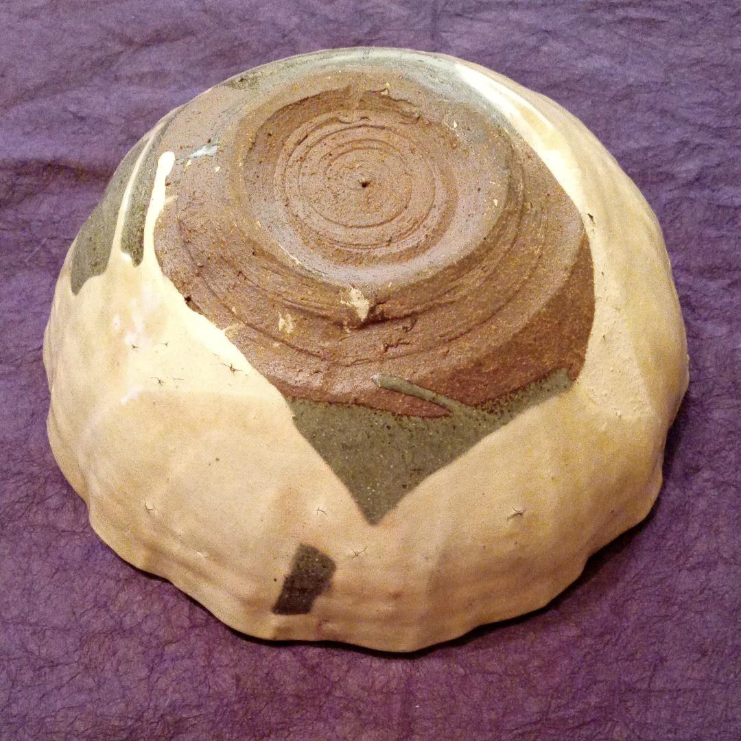 信楽焼　粉引輪花8寸鉢