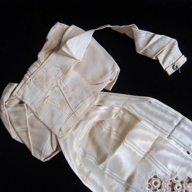 フランスアンティーク 絹リボン 腕章 プルミエコミニョン マクラメ編