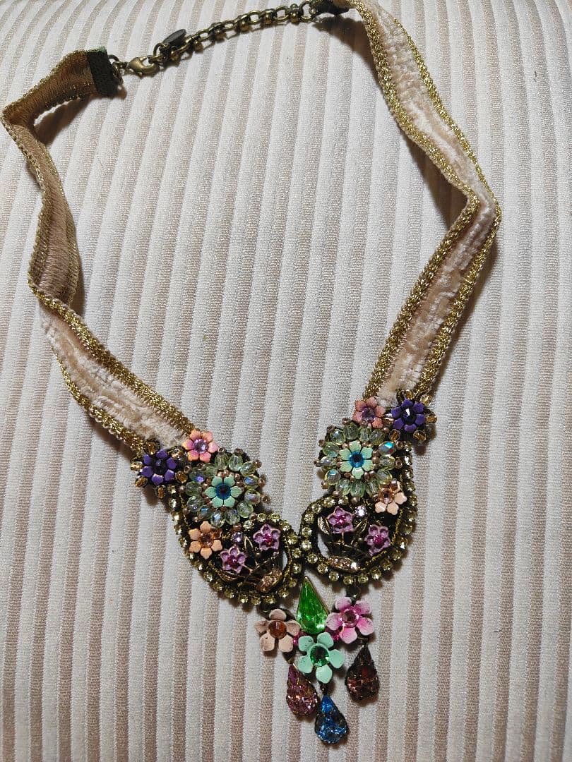 【値下げ】ミハエルネグリン☆レースの 花モチーフネックレス