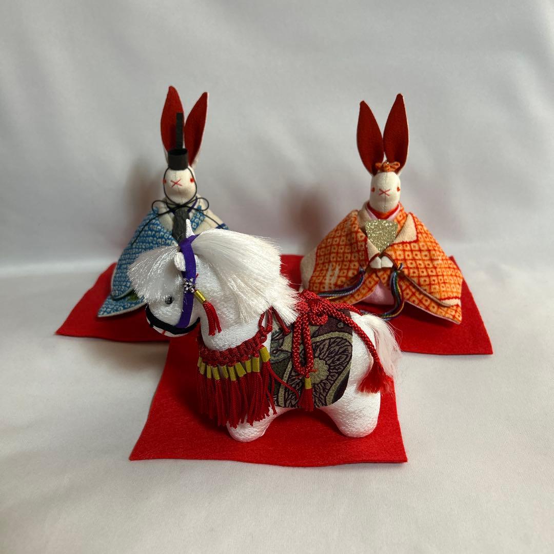 うさぎの雛人形と来年の干支の午、馬