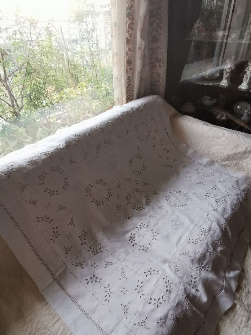 アンティークフランス アングレーズレース モノグラム刺繍＆カットワーク麻クロス