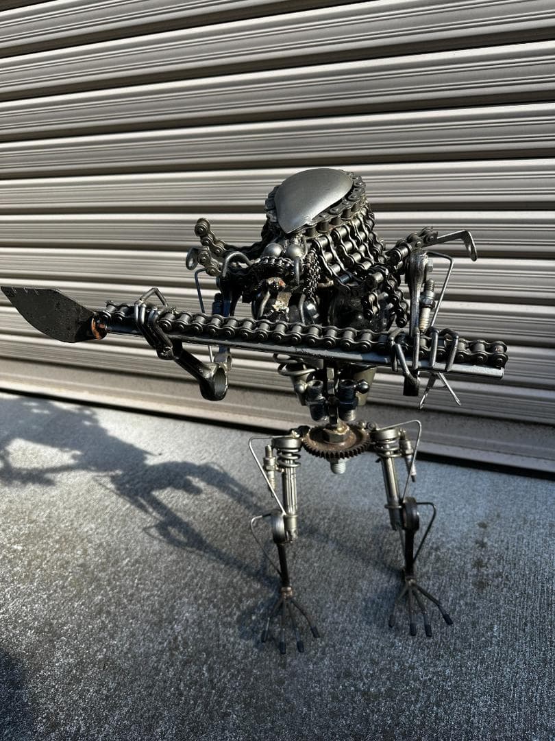 メタルアート　プレデターモチーフ　廃材アート