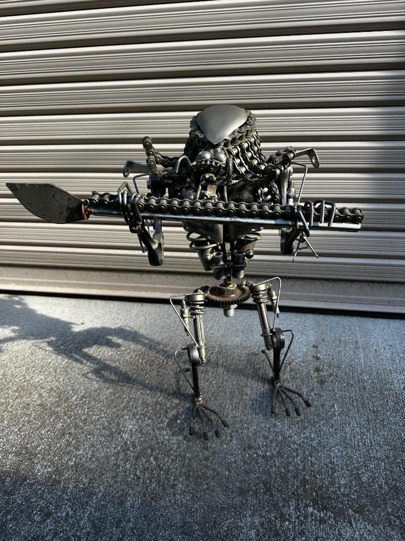メタルアート　プレデターモチーフ　廃材アート