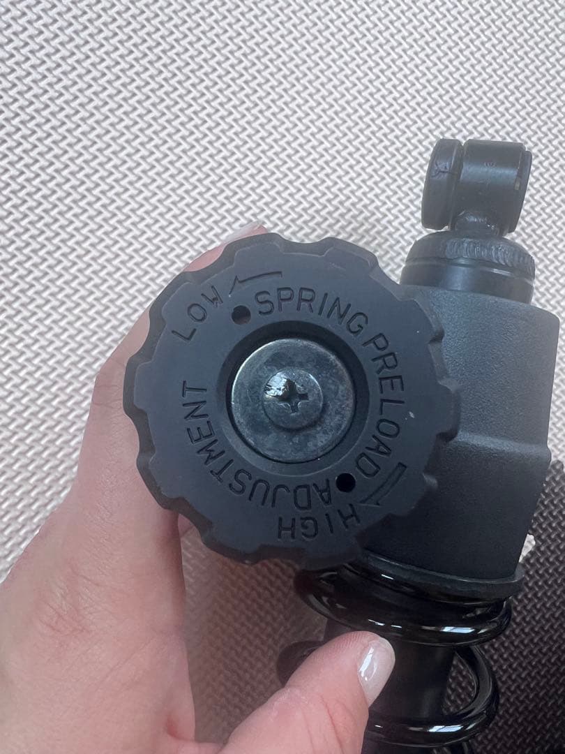 ロードグライド2024年式　純正リアショック