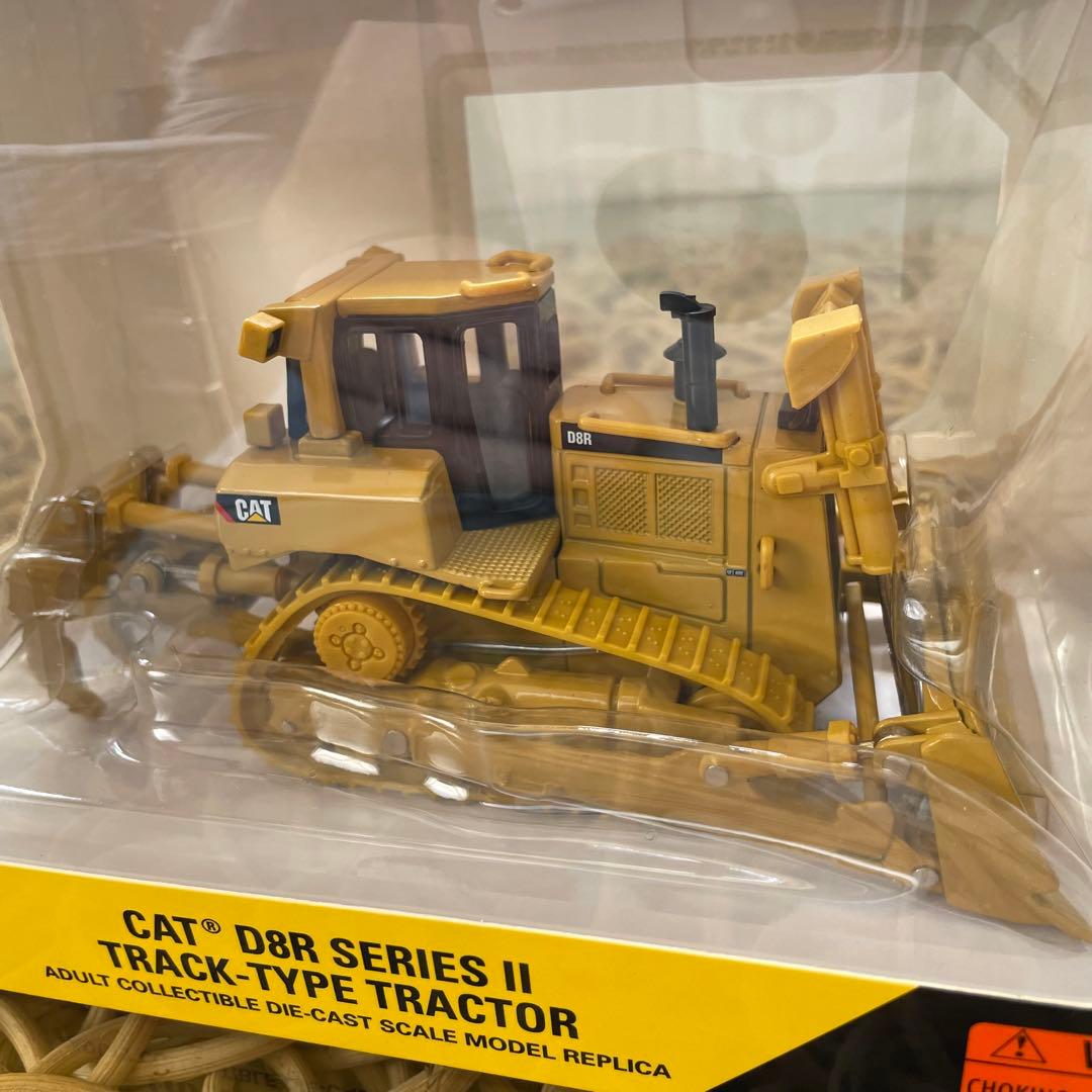 1／50スケール CAT D8R SERIES II トラック型トラクター