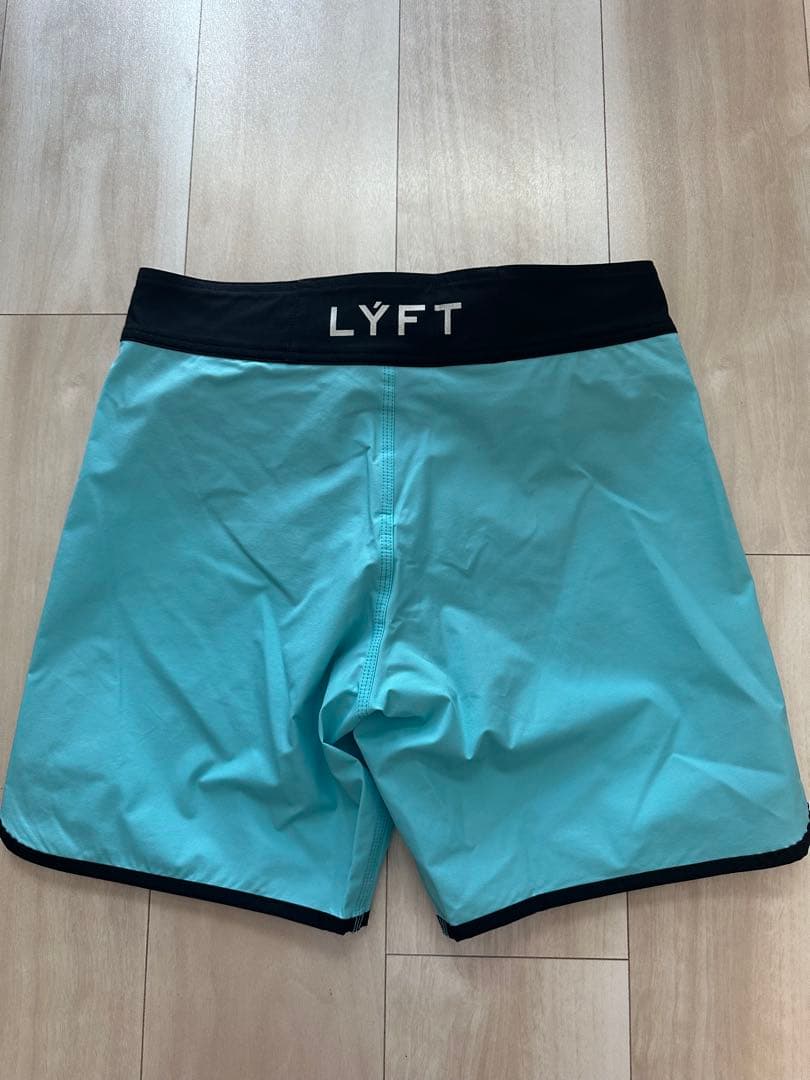 【新品未使用】LYFT サーフパンツ XSサイズ 水色