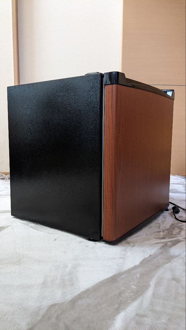 小型冷蔵庫　46L PRC-B051D-M