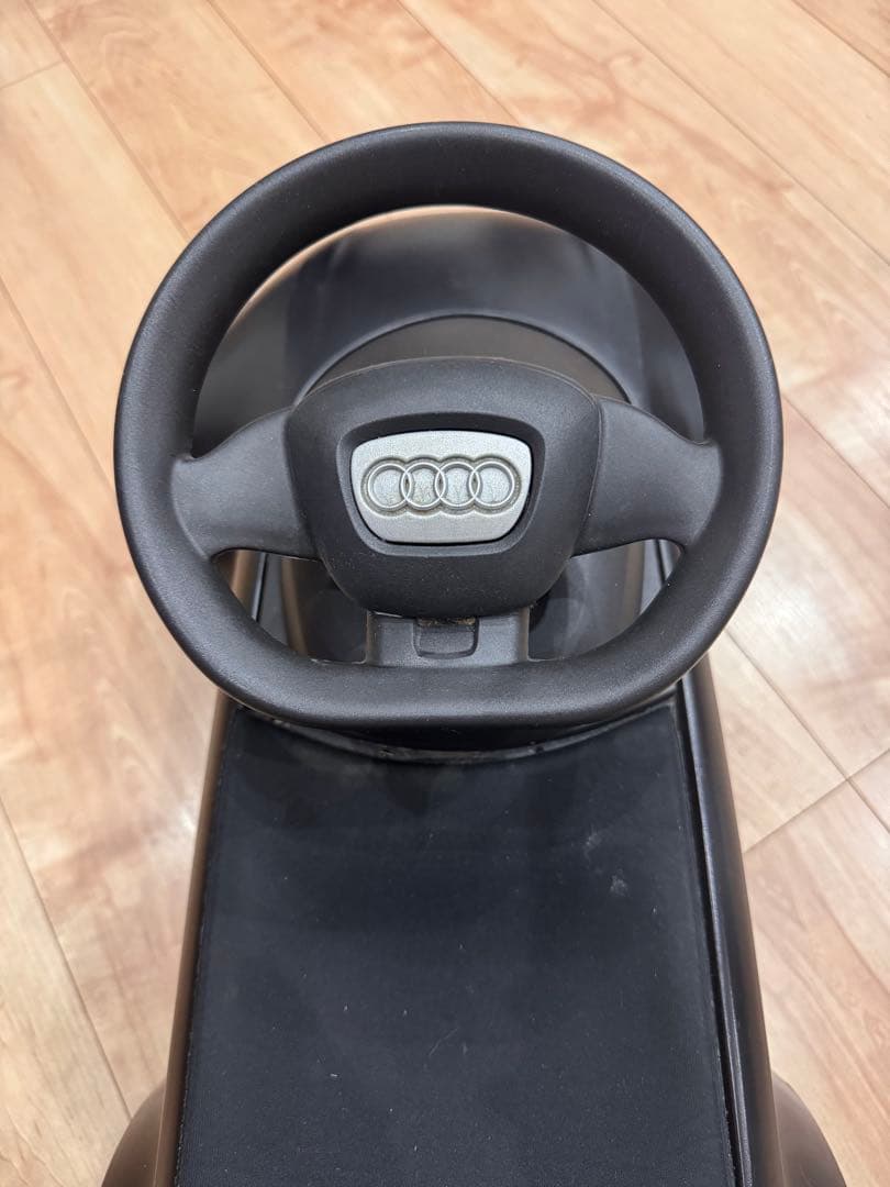 Audi TT 乗用玩具 スポーツカー　ジュニアクアトロ　おもちゃの乗り物