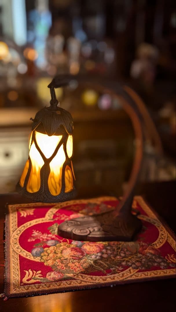 アンティーク 鳥がくわえる卓上ライト メタル製スタンド オレンジカラー