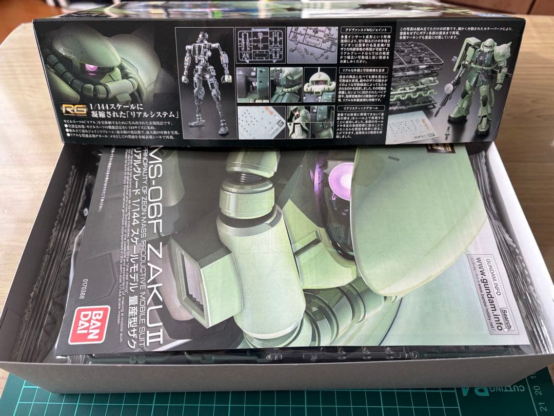 RG RX-78-2 ガンダム & MS-06F ザクII セット