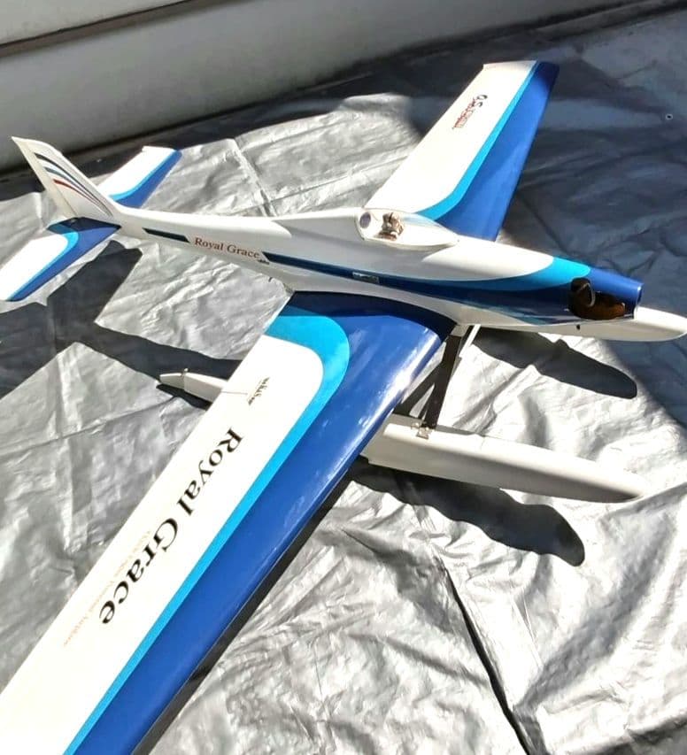 K&S製  Grace 機体のみ、水上機用フロート付 中古