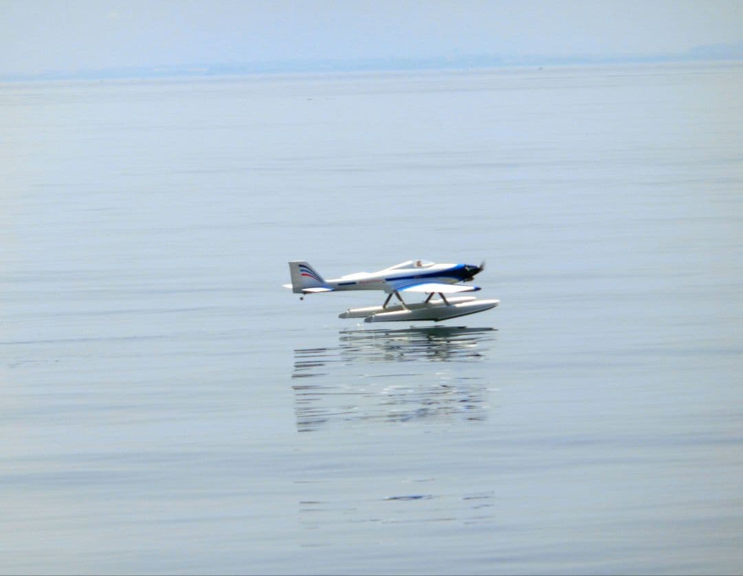 K&S製  Grace 機体のみ、水上機用フロート付 中古