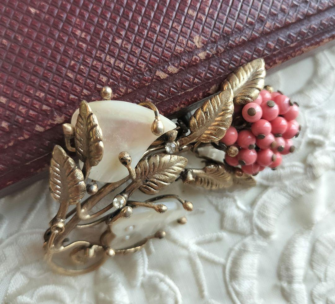 コーラルカボションの花 シェル 貝細工 ブローチ ヴィンテージと他2点