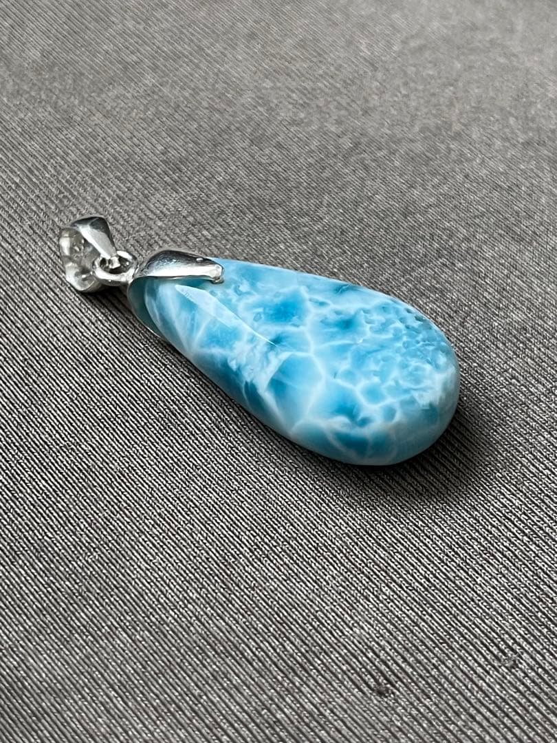 天然石ラリマー☆高品質！しずく型ペンダントトップ☆両面違う模様で素敵！