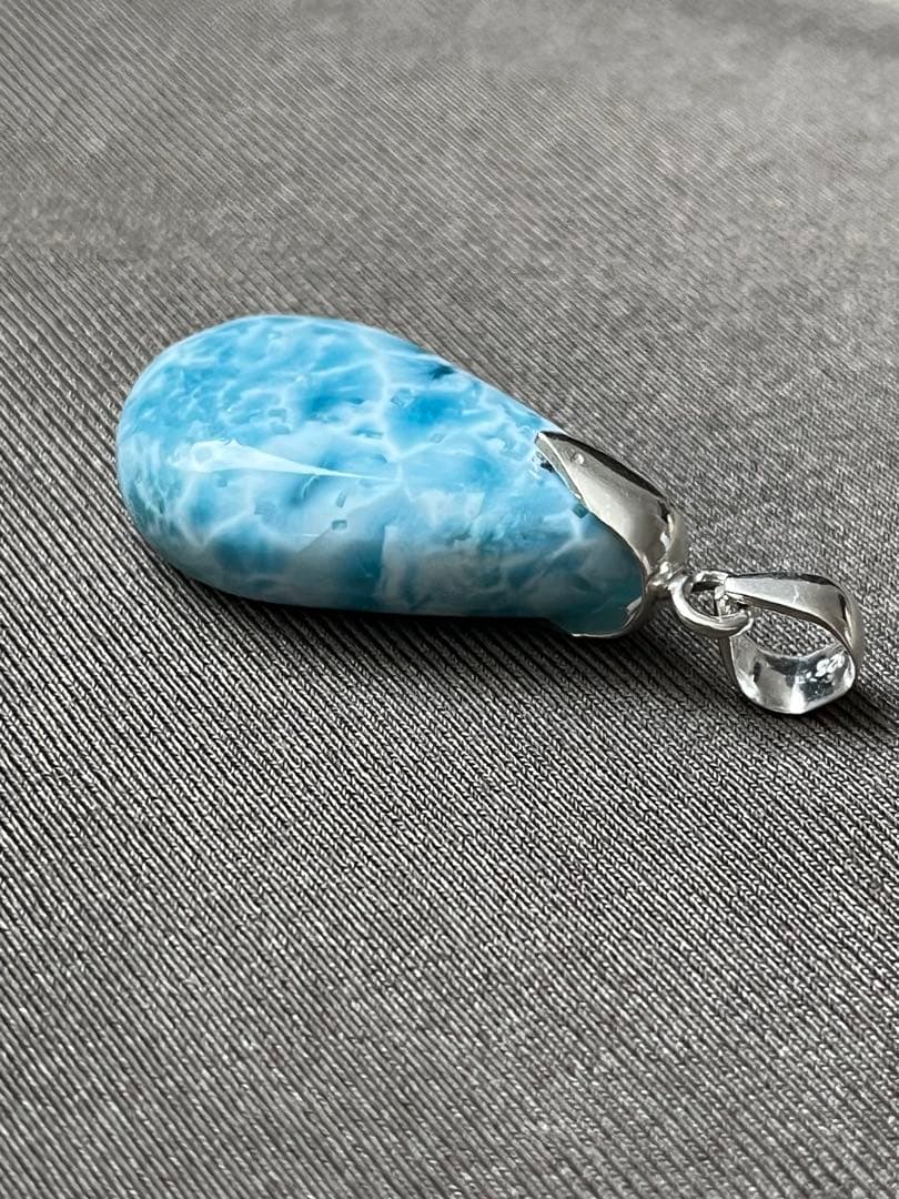 天然石ラリマー☆高品質！しずく型ペンダントトップ☆両面違う模様で素敵！