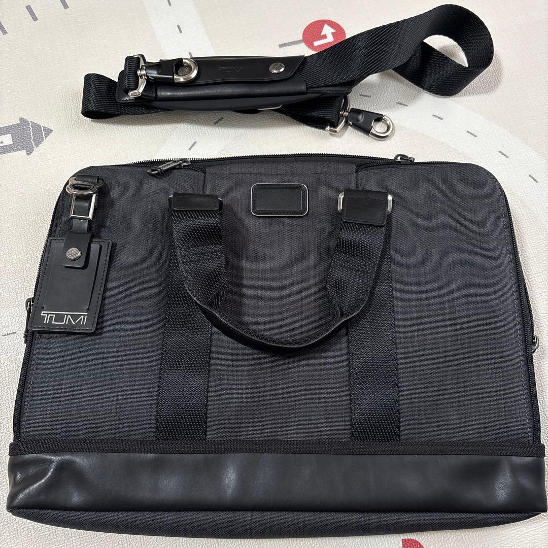 TUMI ブラック ビジネスバッグ