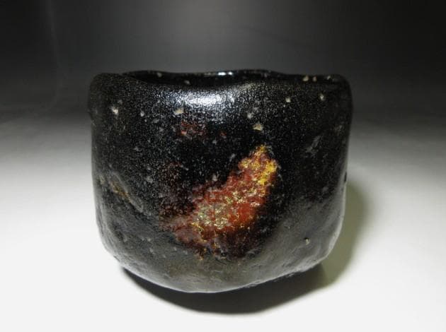 楽吉左衛門九代 了入 黒茶碗／表千家十一代 碌々斎 書付「夜花」／共箱