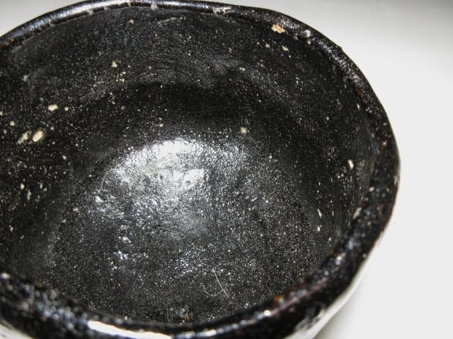 楽吉左衛門九代 了入 黒茶碗／表千家十一代 碌々斎 書付「夜花」／共箱