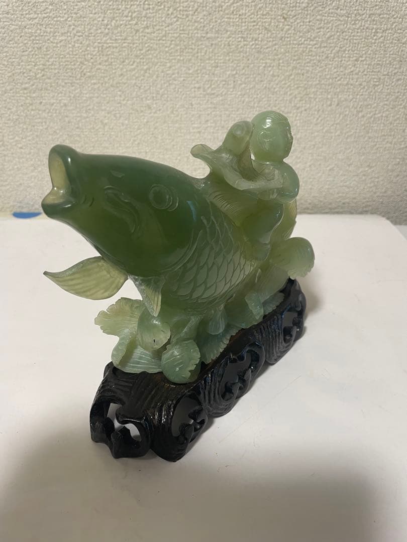 翡翠玉石彫刻　· 鯉と童子　置物　天然石