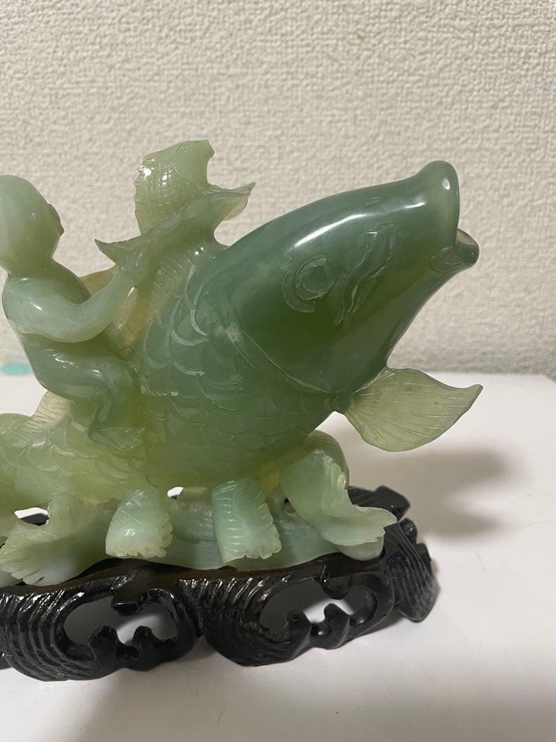 翡翠玉石彫刻　· 鯉と童子　置物　天然石