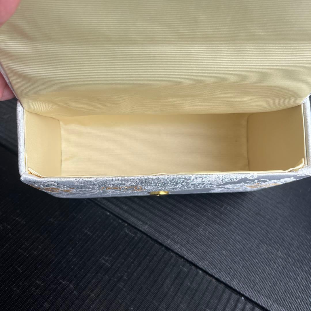 シルバーホワイト刺繍バッグと草履セット 帯地 カブセ