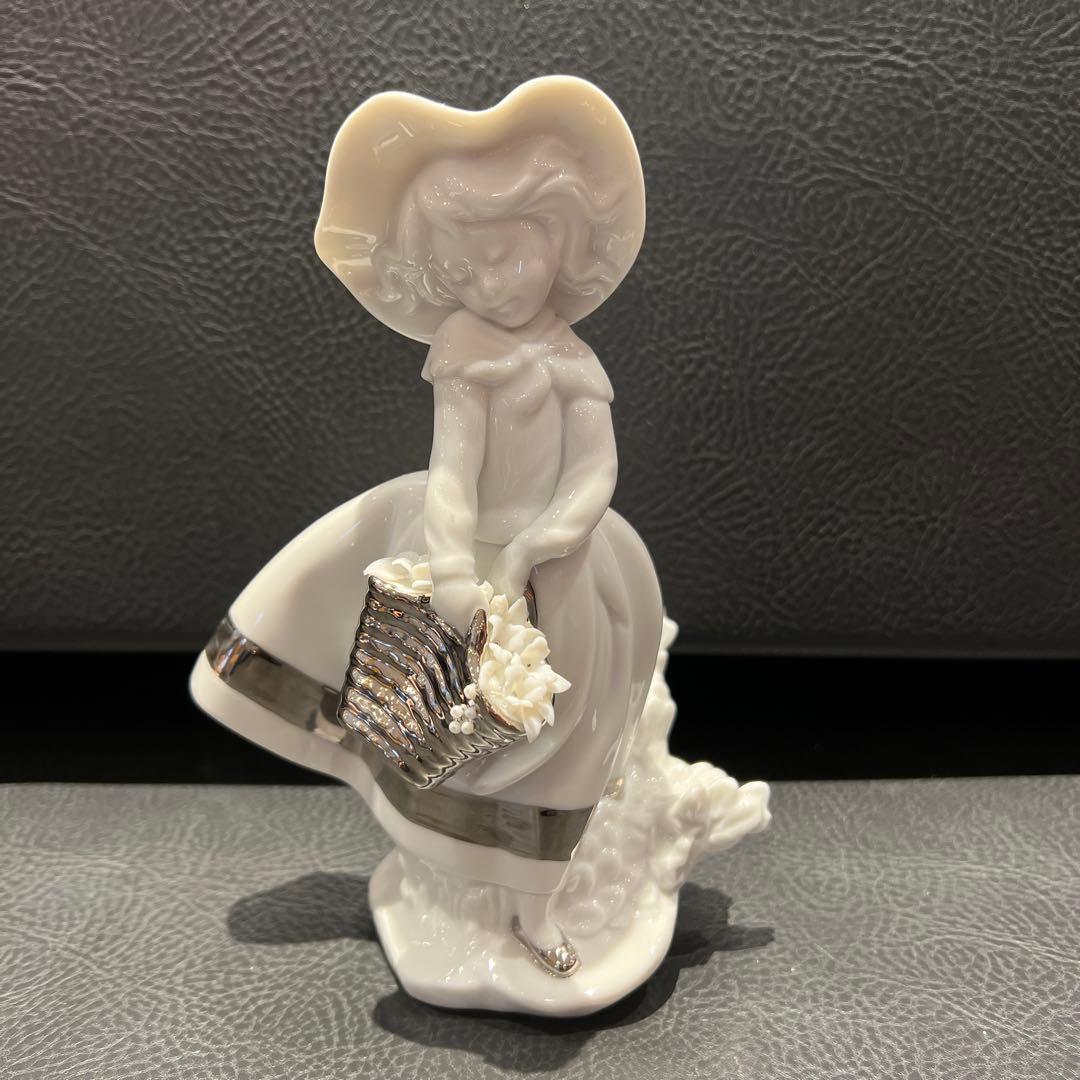 LIADRO リヤドロ（陶器人形 置物） 花と少女 綺麗な花ばかり　スペイン製