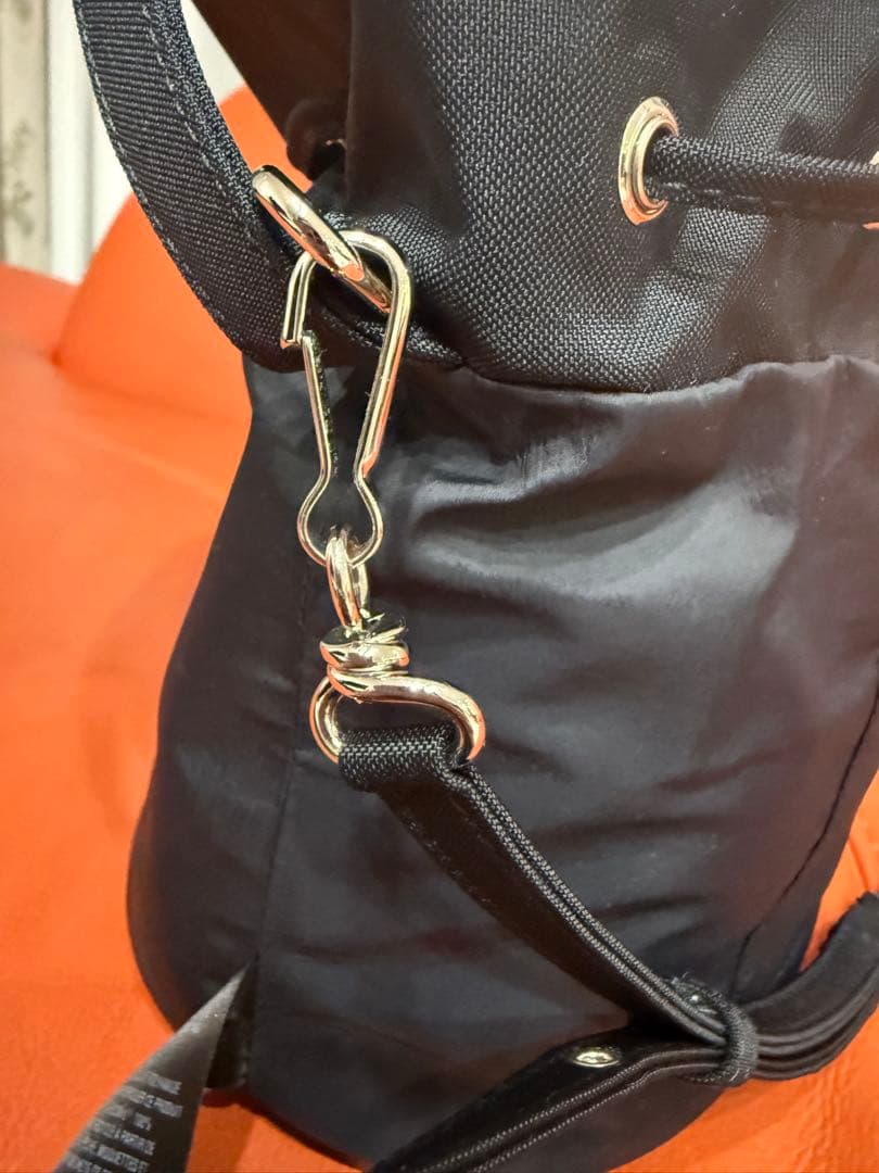 りんご　バレンシアガ　ドローストリング　ショルダーバッグ