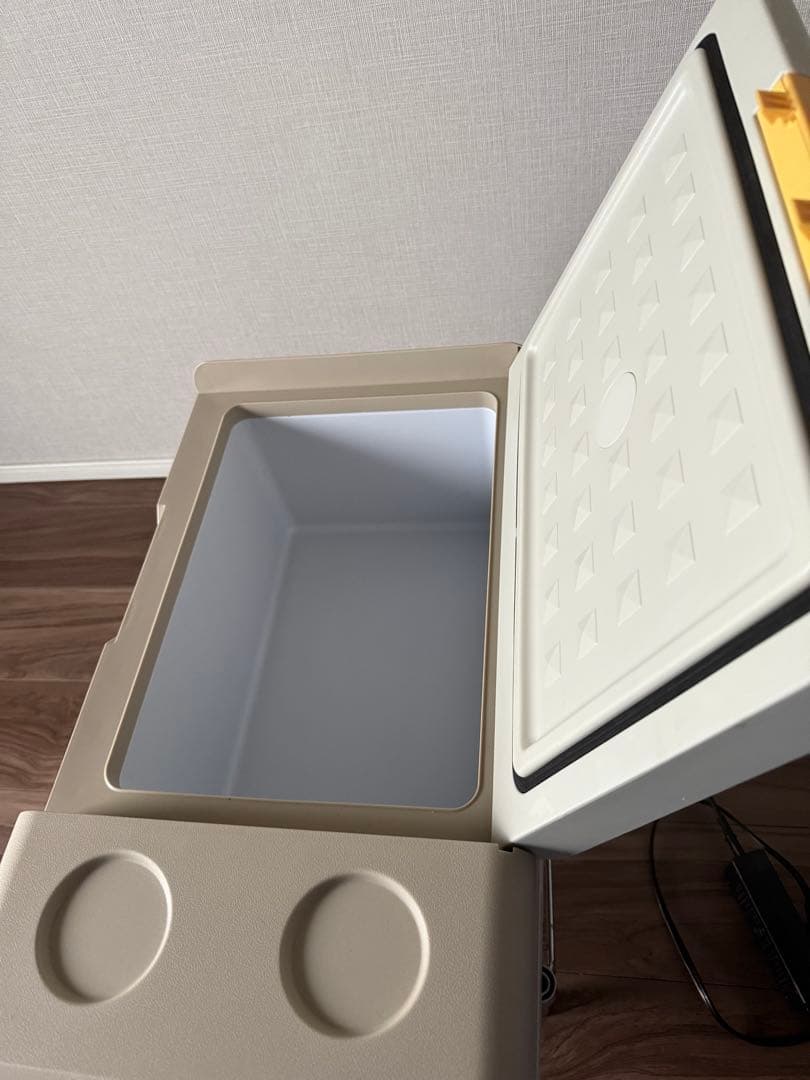 ベージュ 車載冷蔵庫　ポータブル冷蔵庫　16L