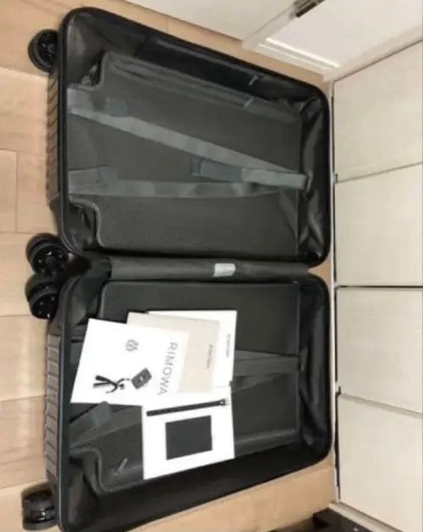 RIMOWA リモワ スーツケース 63L エッセンシャル　チェックインM