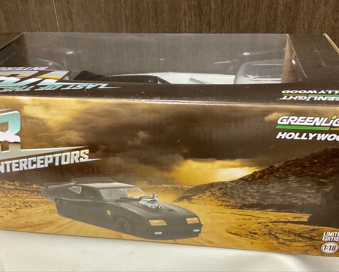 マッドマックス V8 インターセプター 1/18 1973 フォード ファルコン