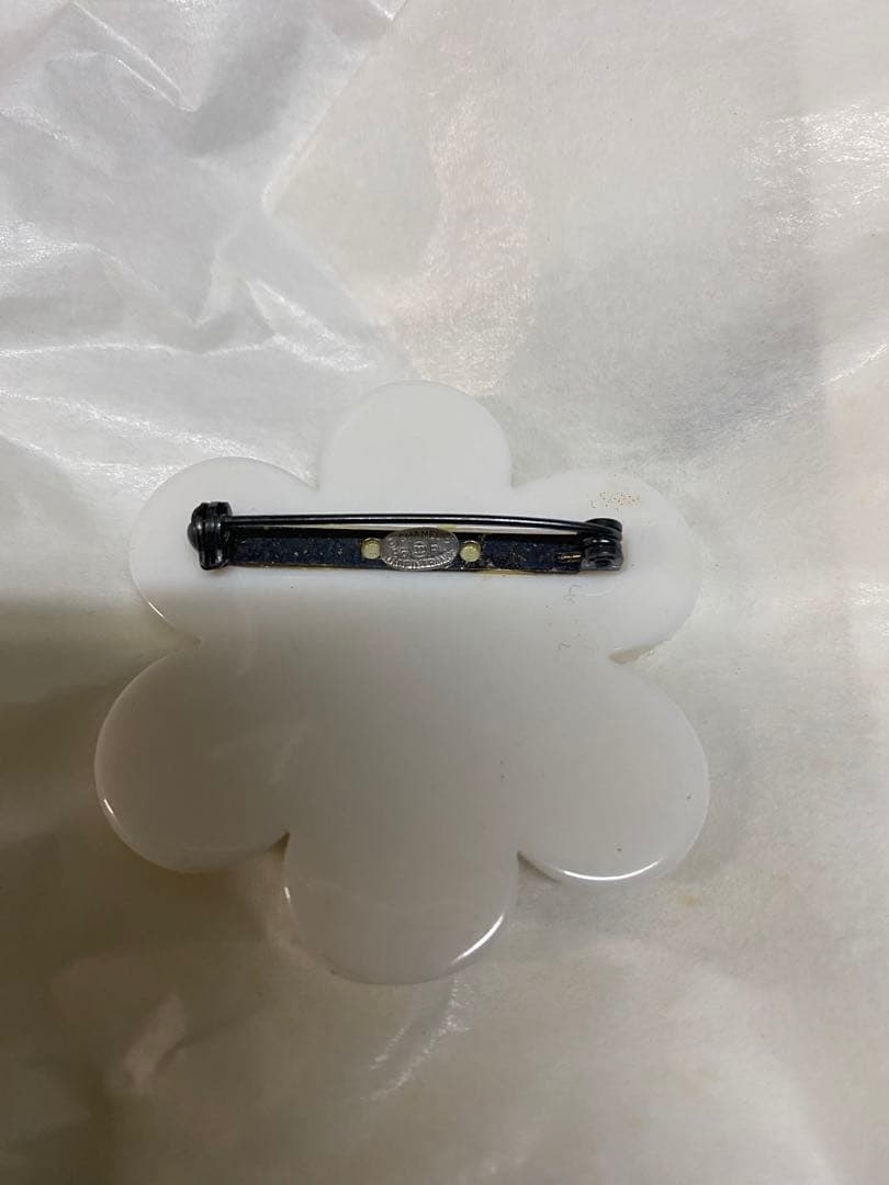 CHANEL 花型ブローチ ホワイト