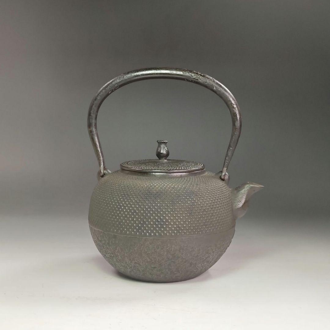 イ963 鉄瓶『南部　霰文　秀山作　鉄瓶』急須　水注　薬缶　茶瓶