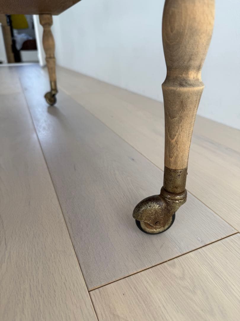 木製アンティーク2段式 キャスター付きワゴン　フランスアンティーク