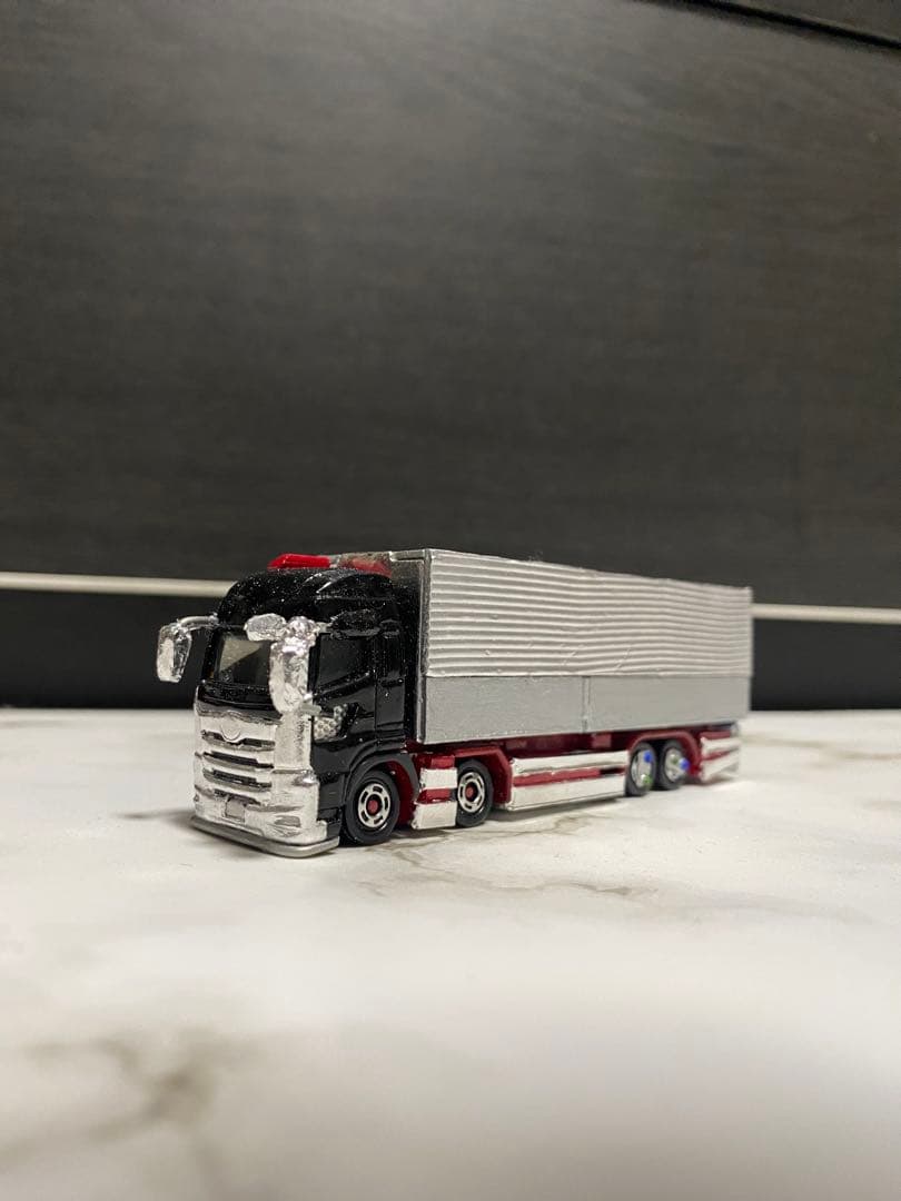 トミカ　　プロフィア4軸ウイング車