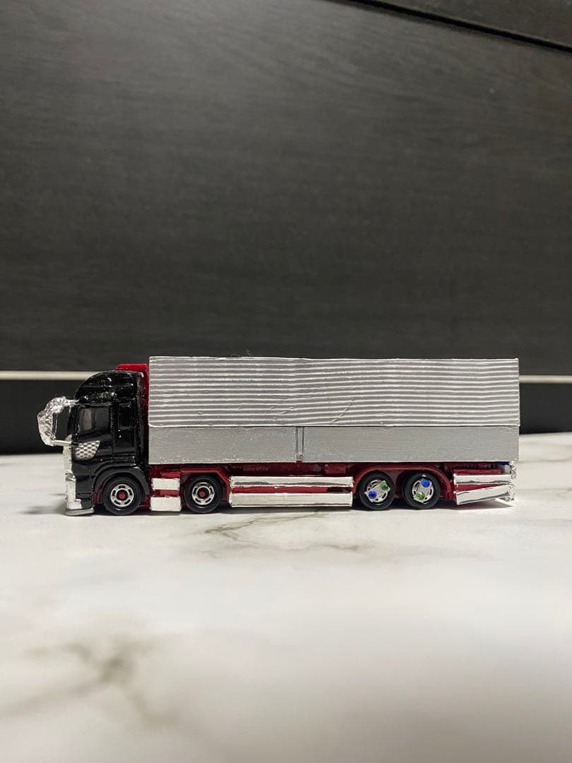 トミカ　　プロフィア4軸ウイング車