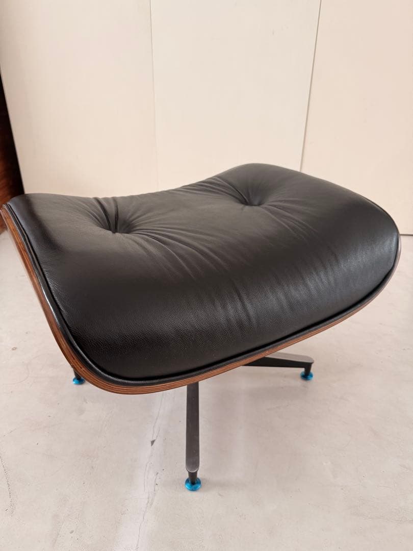 イームズラウンジチェアのレプリカオットマン（ラウンジチェアは付属しません）