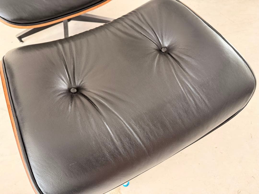 イームズラウンジチェアのレプリカオットマン（ラウンジチェアは付属しません）