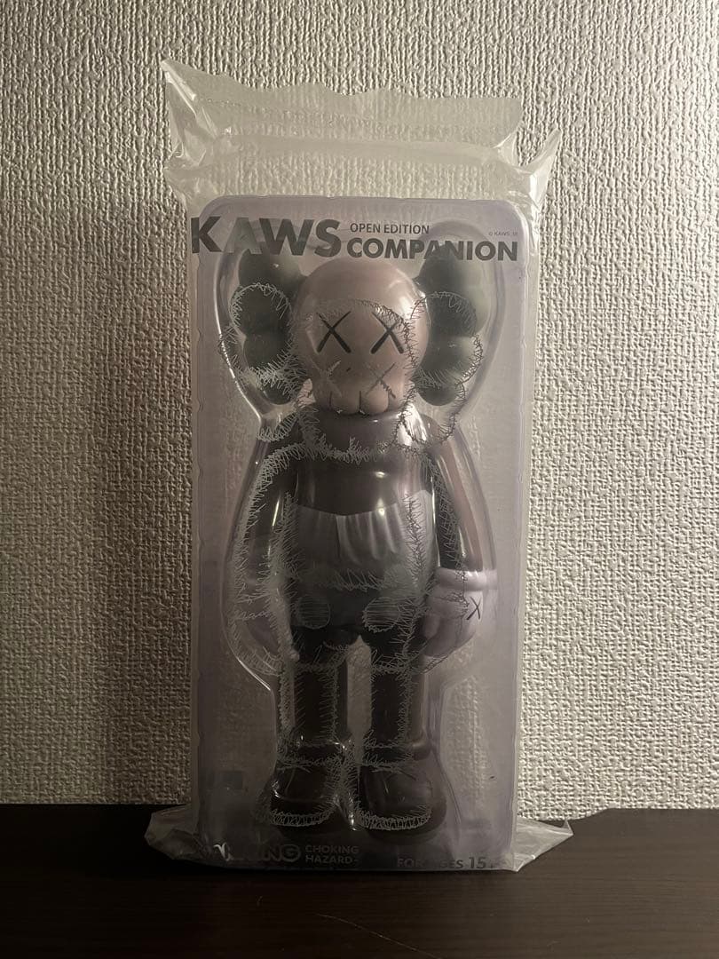 KAWS フィギュア