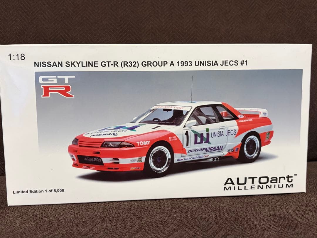 AUTOART SKYLINE GT-R (R32) ミニカー1:18